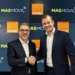 Ludovic Pech, consejero delegado de Orange España, y Meinrad Spenger, consejero delegado de MásMóvil han firmado la constitución de la nueva 'joint venture'.