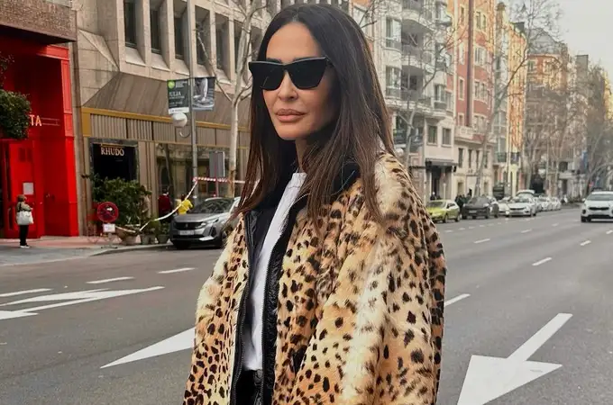 Con la llegada de la borrasca, Vicky Martín Berrocal no ha dudado en sacar su abrigo de leopardo por las calles de Madrid