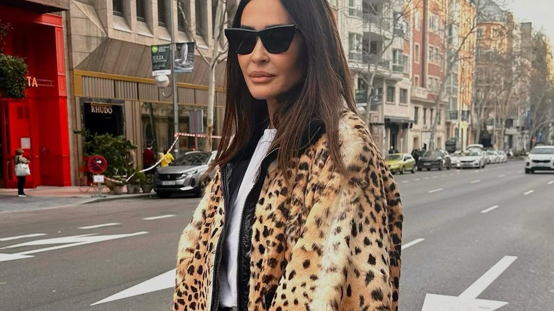 Vicky Martín Berrocal con abrigo de leopardo.