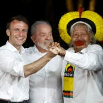 Macron se compromete con las causas de los pueblos indígenas brasileños