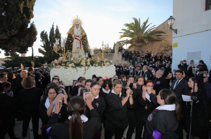 Imagen de archivo de la procesión del barrio de Santa Cruz de Alicante de hoy miércoles.