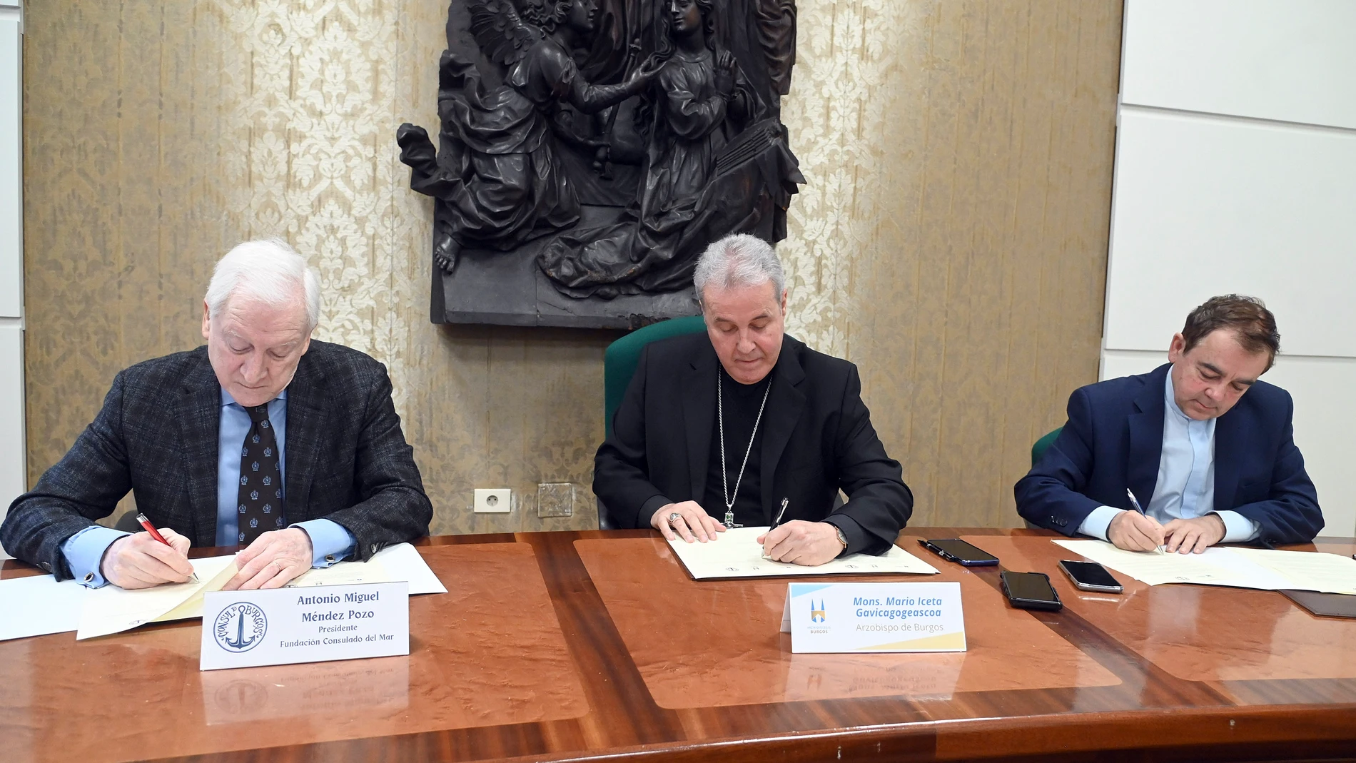 Firma de un convenio de colaboración entre el Arzobispado y la Catedral con la Fundación Consulado del Mar de Burgos