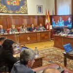 Ángeles Armisén preside el pleno del mes de marzo de la Diputación de Palencia