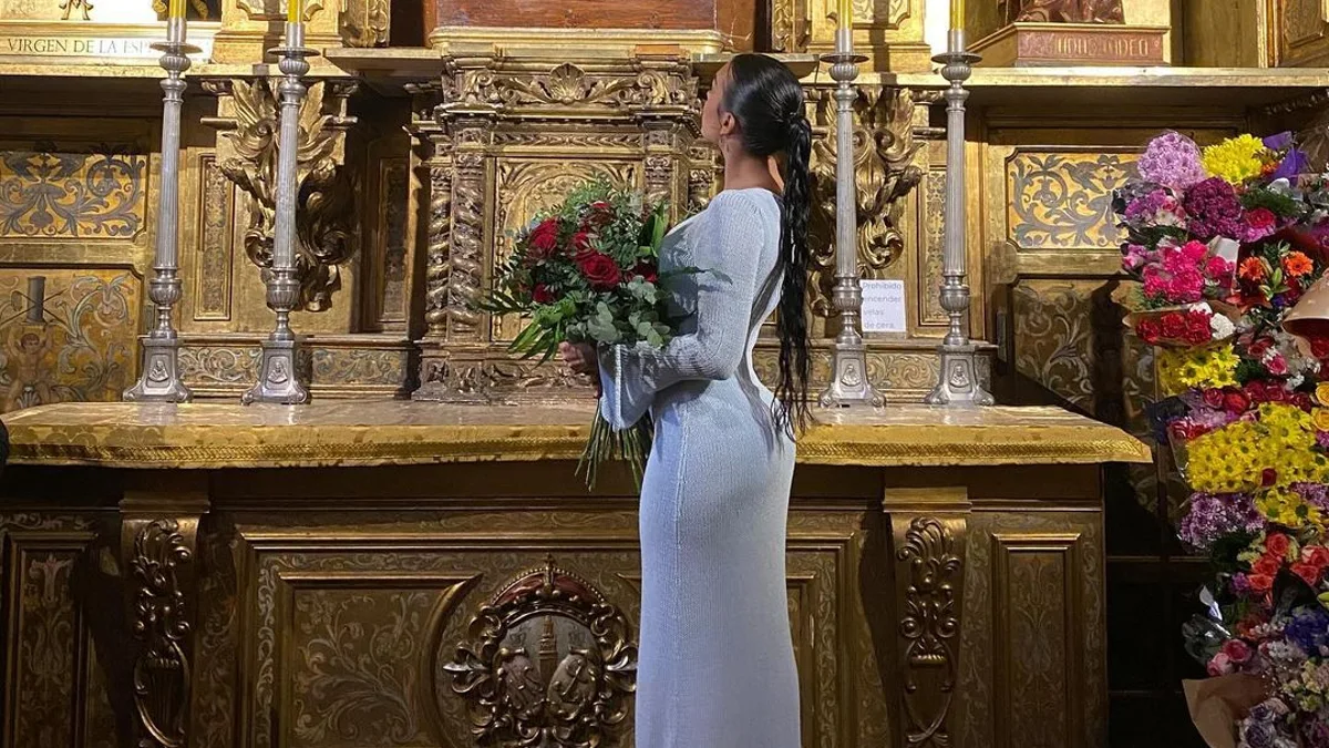 El look de devota de Georgina Rodríguez en la Semana Santa de Madrid también es con un vestido de efecto tipazo