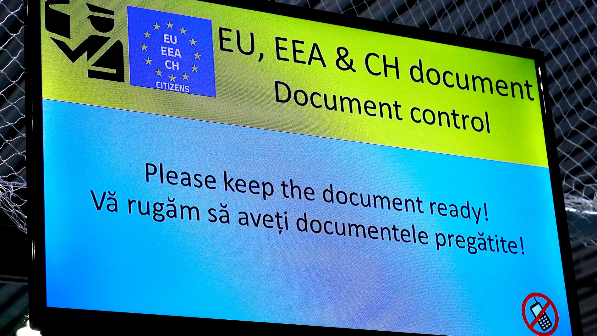 Otopeni (Romania), 28/03/2024.- A display that indicates a document control booth for the EU passengers inside the departures terminal at Bucharest Henri Coanda International Airport, in Otopeni city, 20 km north of Bucharest, Romania, 28 March 2024. From March 31, passengers from Romania will no longer have to wait at the border control if they arrive in the free movement area, as 70 percent of the flights will be in the Schengen Area and 30 percent in the non-Schengen Area. In 2023, Henri C...