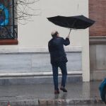  La lluvia y el viento provocan el cierre preventivo de las instalaciones deportivas y parques en Sevilla