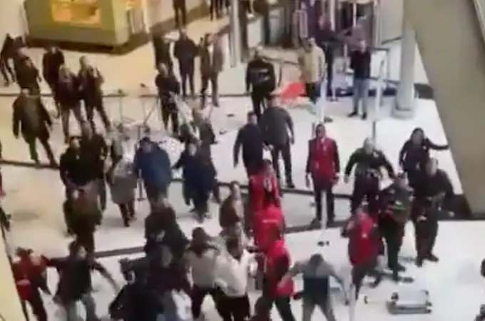 Violenta pelea en un aeropuerto de Francia para evitar la deportación de un activista kurdo