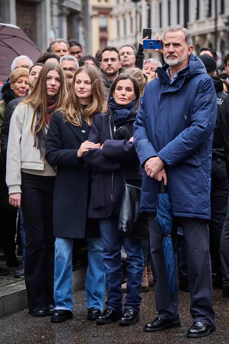 El rey Felipe, la reina Letizia, la princesa Leonor y la infanta Sofía, durante la procesión de Semana Santa d