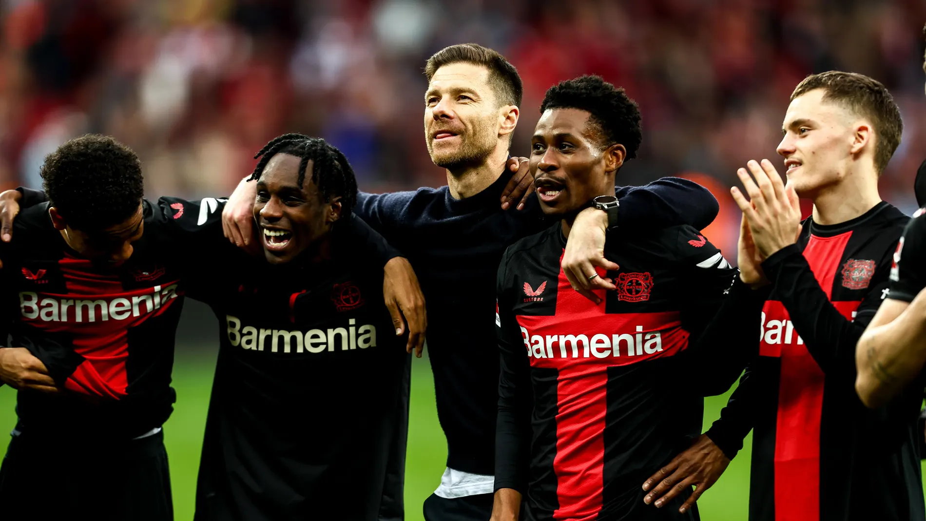 Leverkusen (Germany), 30/03/2024.- Leverkusen's head coach Xabi Alonso (C) and players celebrate after winning the German Bundesliga soccer match between Bayer 04 Leverkusen and TSG Hoffenheim in Leverkusen, Germany, 30 March 2024. (Alemania) EFE/EPA/LEON KUEGELER CONDITIONS - ATTENTION: The DFL regulations prohibit any use of photographs as image sequences and/or quasi-video. 