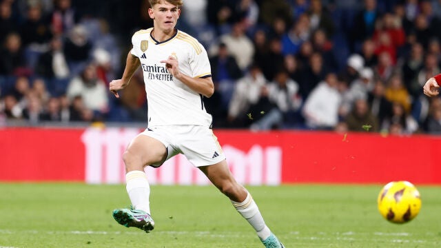 Nico Paz con el Real Madrid