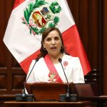 La presidenta de Perú, Dina Boluarte, se dirigió el sábado a la nación