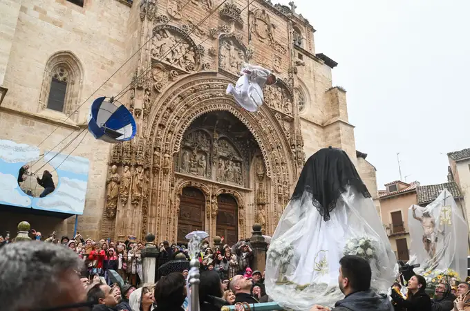 Aranda de Duero y Peñafiel celebran con entusiasmo la Bajada del Ángel