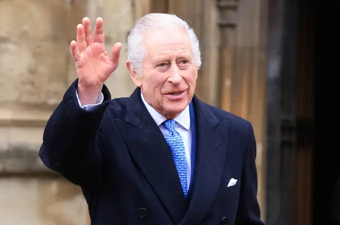 El Rey Carlos III reaparece en la Misa de Pascua, marcada por dos importantes ausencias
