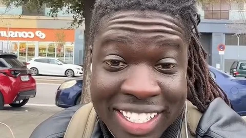 Un chico negro y de Mataró abre un debate en redes tras denunciar que no se refieran nunca a él en catalán por su color de piel
