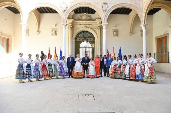 El presidente del Gobierno regional, Fernando López Miras, recibe en el Palacio de San Esteban a las Reinas de la Huerta 2024 y a sus damas de honor