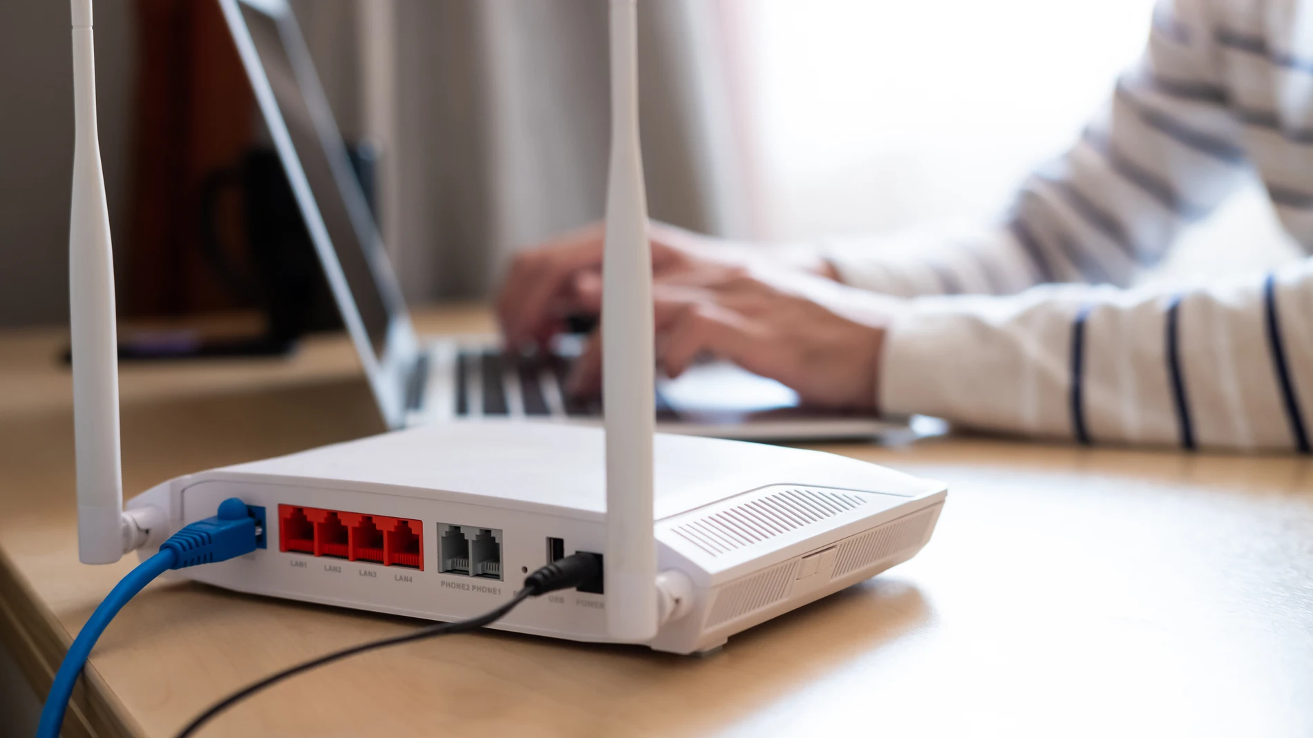 Conectarse a Internet desde casa se puede realizar a través de varios puntos, como la conexión por satélite, el ADSL o la descarga de datos