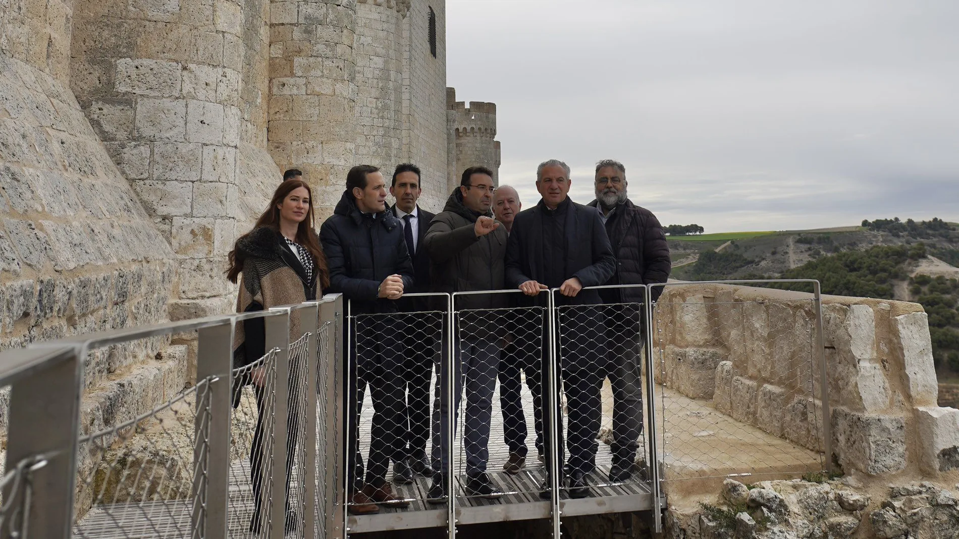 Nicanor Sen visita el castillo de Peñafiel junto a Conrado Íscar, Roberto Díez, Yolanda Burgoa, Moisés Santana, Fernando Cobos y Elías Arranz