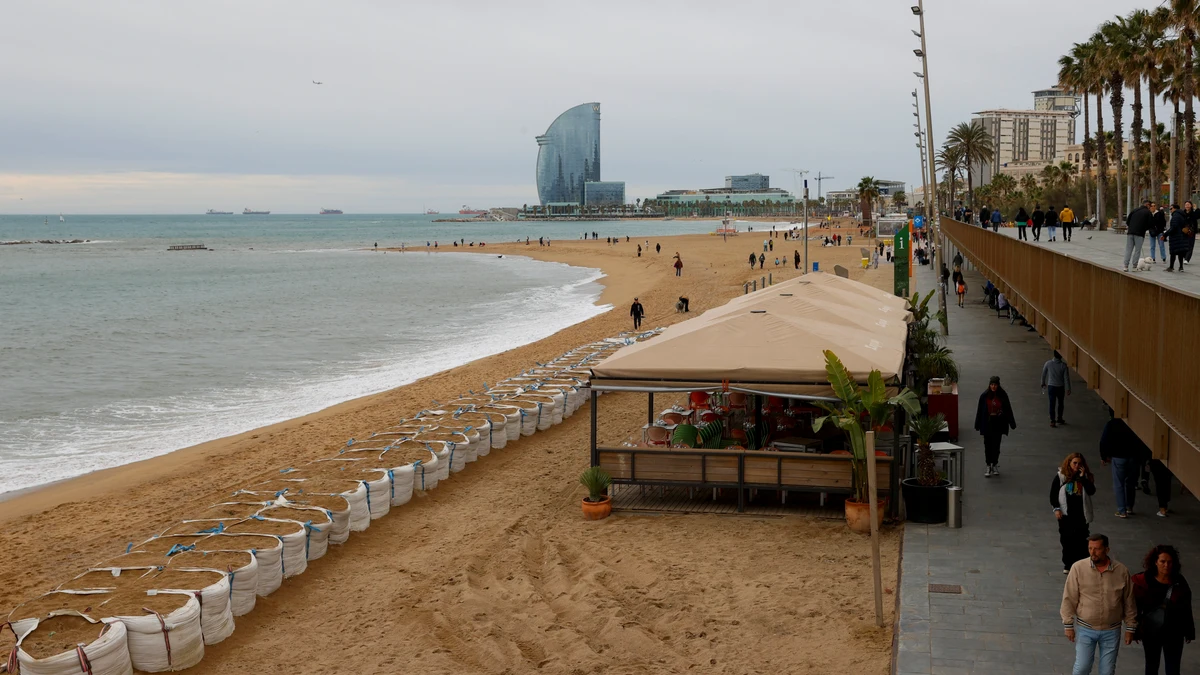 Collboni pide ayuda a Sánchez por la pérdida de arena en las playas de Barcelona tras el temporal Nelson