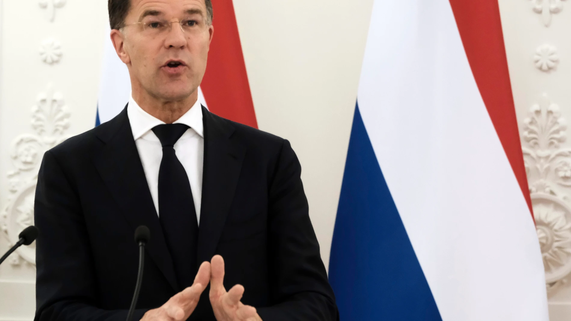 Vilnius (Lithuania), 02/04/2024.- Dutch Prime Minister Mark Rutte attends a press conference after his meeting with the Lithuanian president in Vilnius, Lithuania, 02 April 2024. The Lithuanian president and the Dutch prime minister during the meeting discussed defense and security, the strengthening of NATOvïs eastern flank, support for Ukraine, and current EU issues. (Lituania, Países Bajos; Holanda, Ucrania) EFE/EPA/VALDA KALNINA 