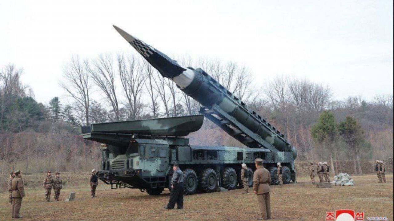 北朝鮮、新型極超音速ミサイル実験が「成功」した動画を公開