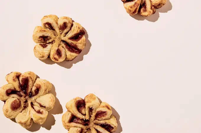 Así puedes hacer flores de hojaldre con mermelada: la receta de Christina Tosi para chuparse los dedos