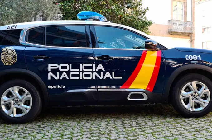 La Policía Nacional expulsa de España a dos delincuentes multirreincidentes extranjeros que acumulaban más de 30 detenciones en Lloret de Mar (Girona)