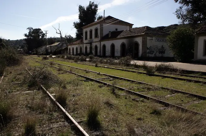 Las siete estaciones de trenes abandonadas con más encanto de España