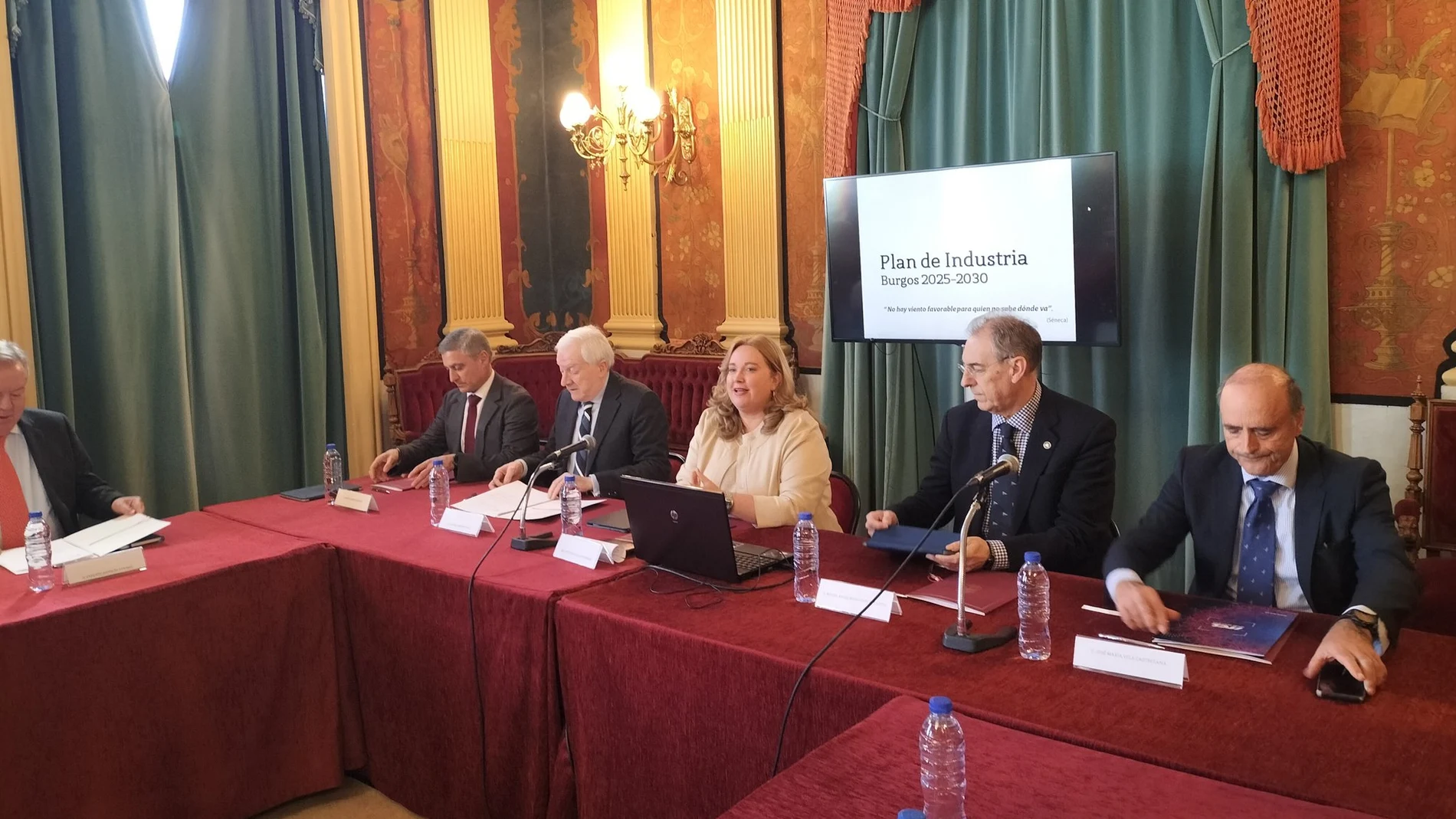 La alcaldesa de Burgos, Cristina Ayala, presenta el Plan