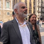 El líder de Cs en Catalunya, Carlos Carrizosa, en declaraciones a periodistas ante el Palau de la Generalitat