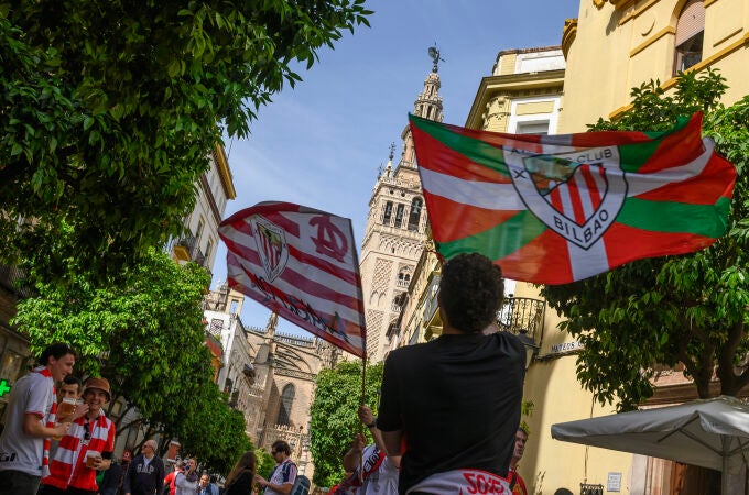Aficionados del Athletic y Mallorca en Sevilla