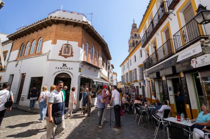 El barrio de la Judería de Córdoba, una zona donde el calor se combate con sombra