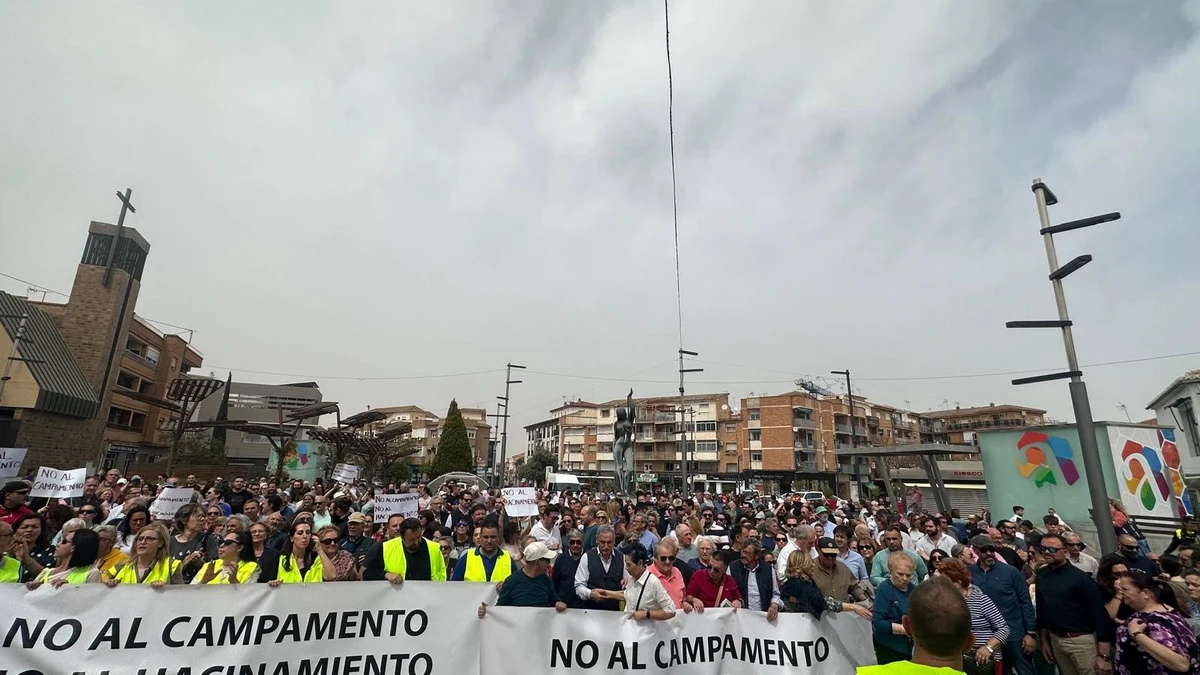 Nutrida manifestación contra el centro de migrantes de la base de Armilla y por “otro modelo de solidaridad”