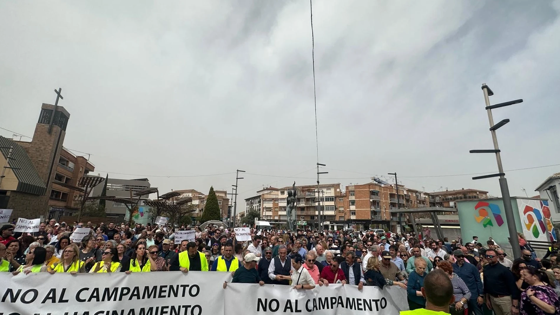 Nutrida manifestación en Alhendín contra el centro de migrantes de la Base Aérea de Granada.ASOCIACIÓN VECINAL BASE AÉREA06/04/2024
