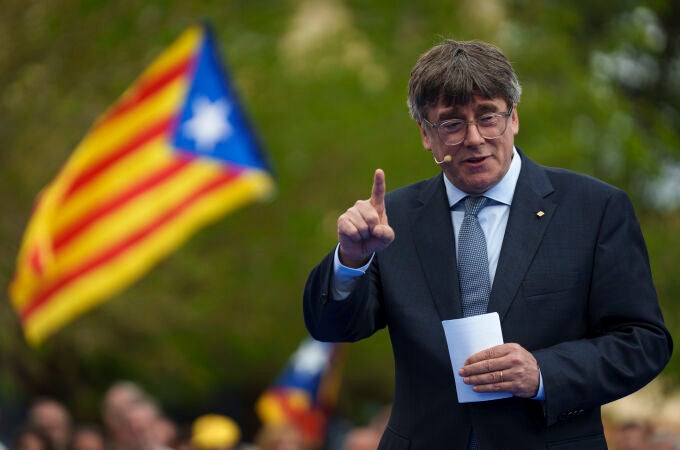 Carles Puigdemont presenta su candidatura a las elecciones del 12 de mayo en la localidad gala de Elna
