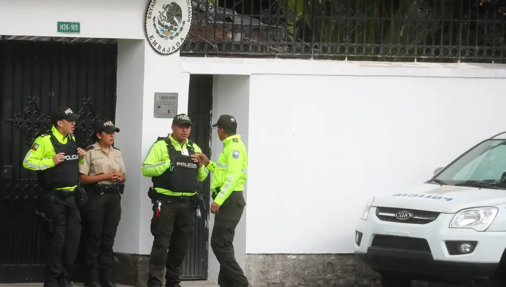 México rompe relaciones diplomáticas con Ecuador por irrupción en la sede de la embajada en Quito
