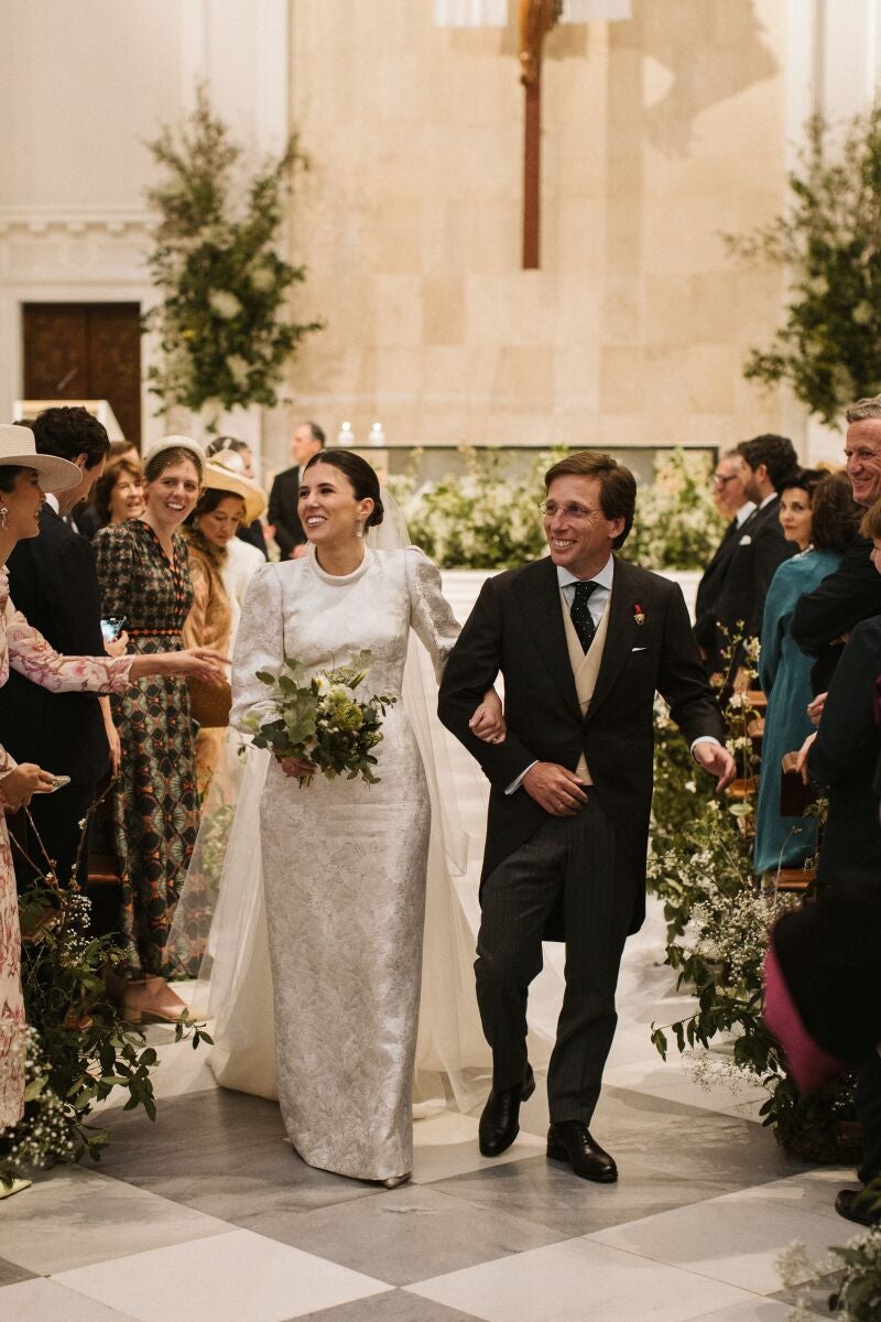 El alcalde de Madrid, José Luis Martínez-Almeida, y la sobrina segunda del Rey Felipe VI, Teresa Urquijo, contraen matrimonio en la parroquia San Francisco de Borja, a 6 de abril de 2024, en Madrid (España). 