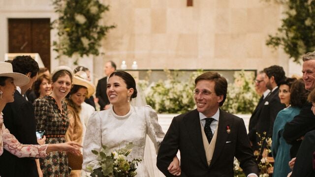 El alcalde de Madrid, José Luis Martínez-Almeida, y la sobrina segunda del Rey Felipe VI, Teresa Urquijo, contraen matrimonio en la parroquia San Francisco de Borja, a 6 de abril de 2024, en Madrid (España). 