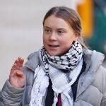 P.Bajos.- Detenida la activista medioambiental Greta Thunberg durante una protesta en La Haya (Países Bajos)