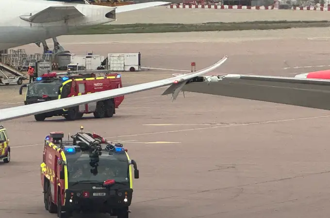 Susto en Heathrow al chocar las alas de dos aviones en una de las pistas