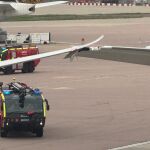 Susto en Heathrow al chocar las alas de dos aviones sin pasajeros en una de las pistas