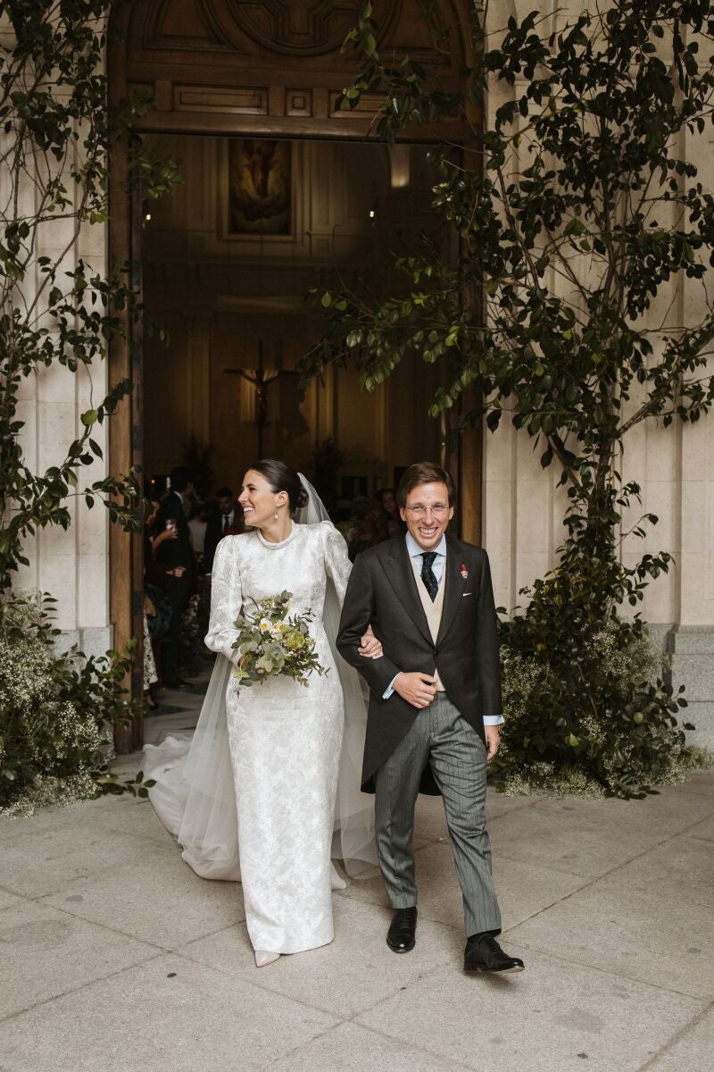 El alcalde de Madrid, José Luis Martínez-Almeida, y la sobrina segunda del Rey Felipe VI, Teresa Urquijo, contraen matrimonio en la parroquia San Francisco de Borja, a 6 de abril de 2024, en Madrid (España). 