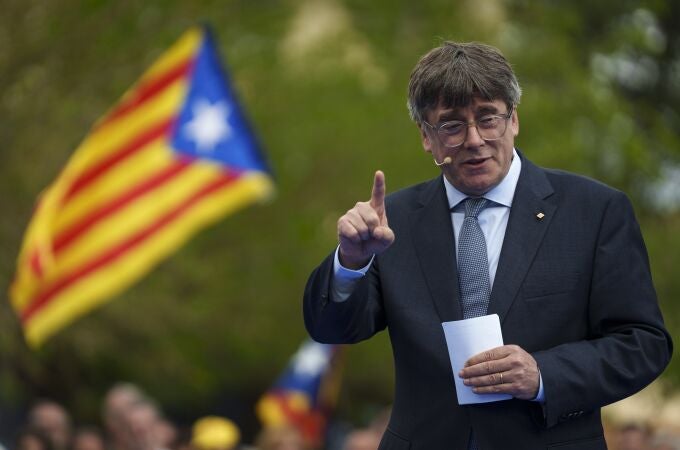 El candidato de JxCat y expresidente de la Generalitat, Carles Puigdemont, protagoniza este sábado un acto en Elna, en el sur de Francia, para presentar su candidatura a las elecciones catalanas del 12 de mayo. 