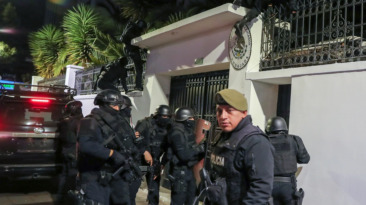 México suspende relaciones con Ecuador tras irrumpir en su embajada en Quito y detener a un exvicepresidente