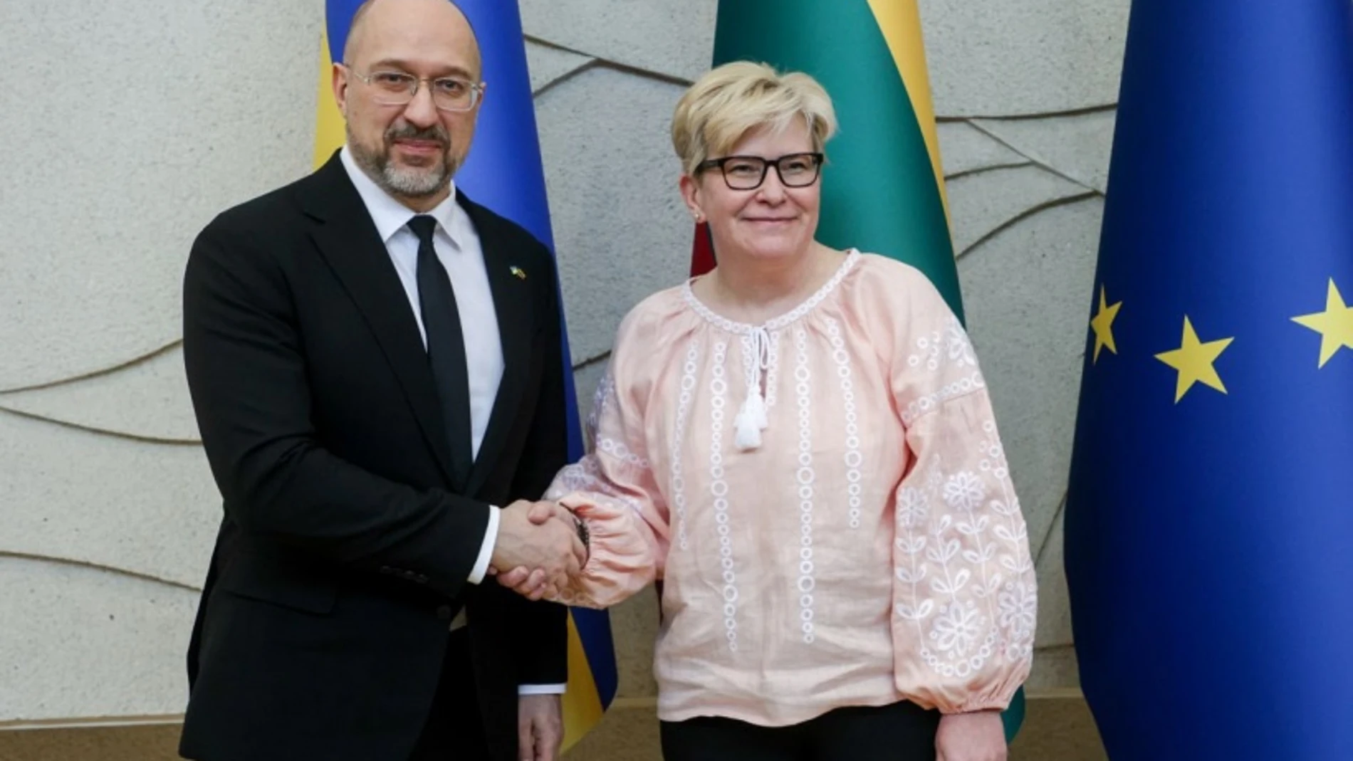 El primer ministro de Ucrania, Denis Shmigal, y la primera ministra de Lituania, Ingrida Simonyte. GOBIERNO DE UCRANIA 06/04/2024