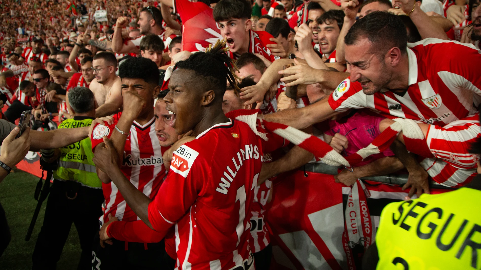 Players of Athletic Club celebrates the victory with their supporters after winning the spanish cup, Copa del Rey, Final football match played between Athletic Club and RCD Mallorca at La Cartuja stadium on April 6, 2024, in Sevilla, Spain. AFP7 06/04/2024 ONLY FOR USE IN SPAIN