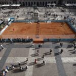 Pista de tenis de tierra batida en la Plaza Mayor. © Jesús G. Feria.