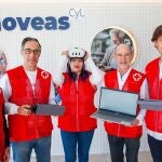 Julián Ruiz, Pablo Marcos, Rosario Laurente, Fidel Juan y Jose María Camarero, voluntarios del espacio de innovación 'Innoveas' de Cruz Roja