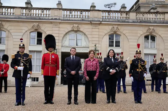 Francia y Reino Unido conmemoran sus 120 años de alianza con un cambio de guardia entre el Elíseo y Buckingham