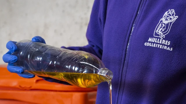 Tratamiento del aceite de cocina usado en la nave de Mulleres Colleiteiras
