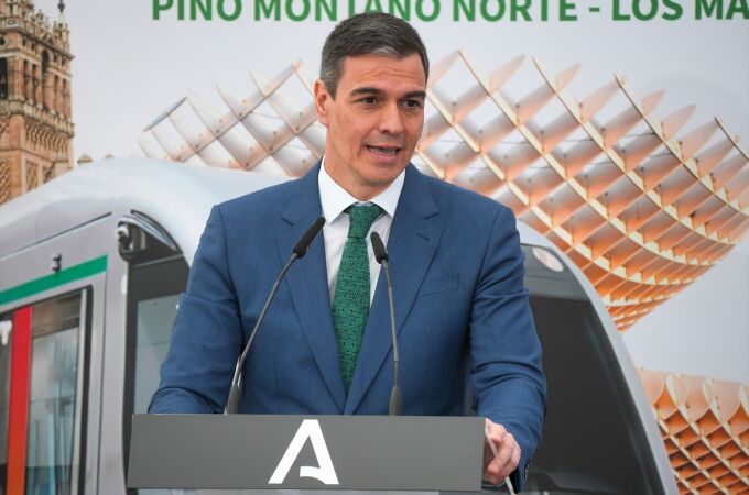 Pedro Sánchez no se libra de los pitos y abucheos en la primera piedra de las obras del metro de Sevilla